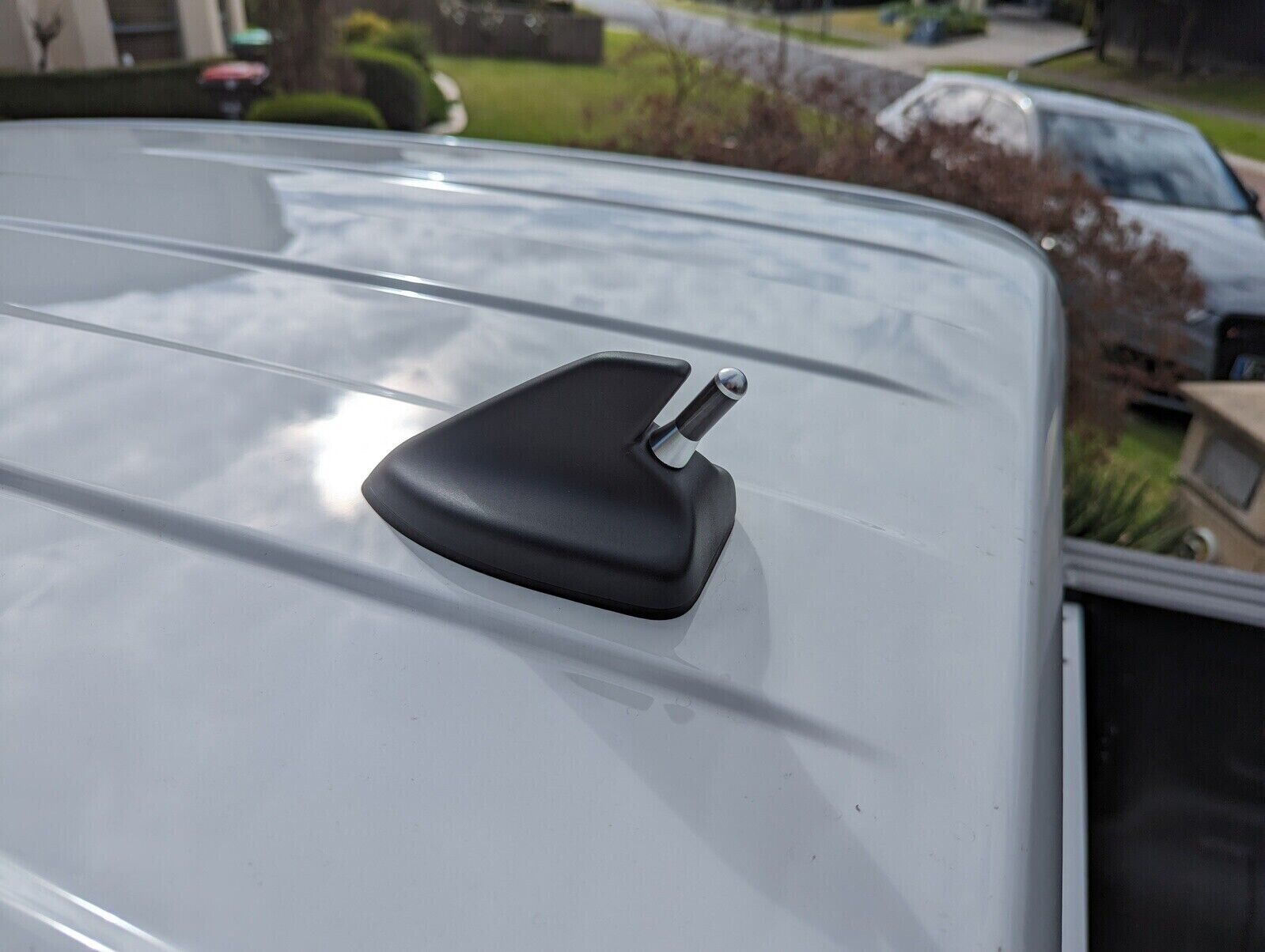 Antenna/Aerial Stubby Bee Sting for Volkswagen Amarok NF Next Gen Silver 3.5cm