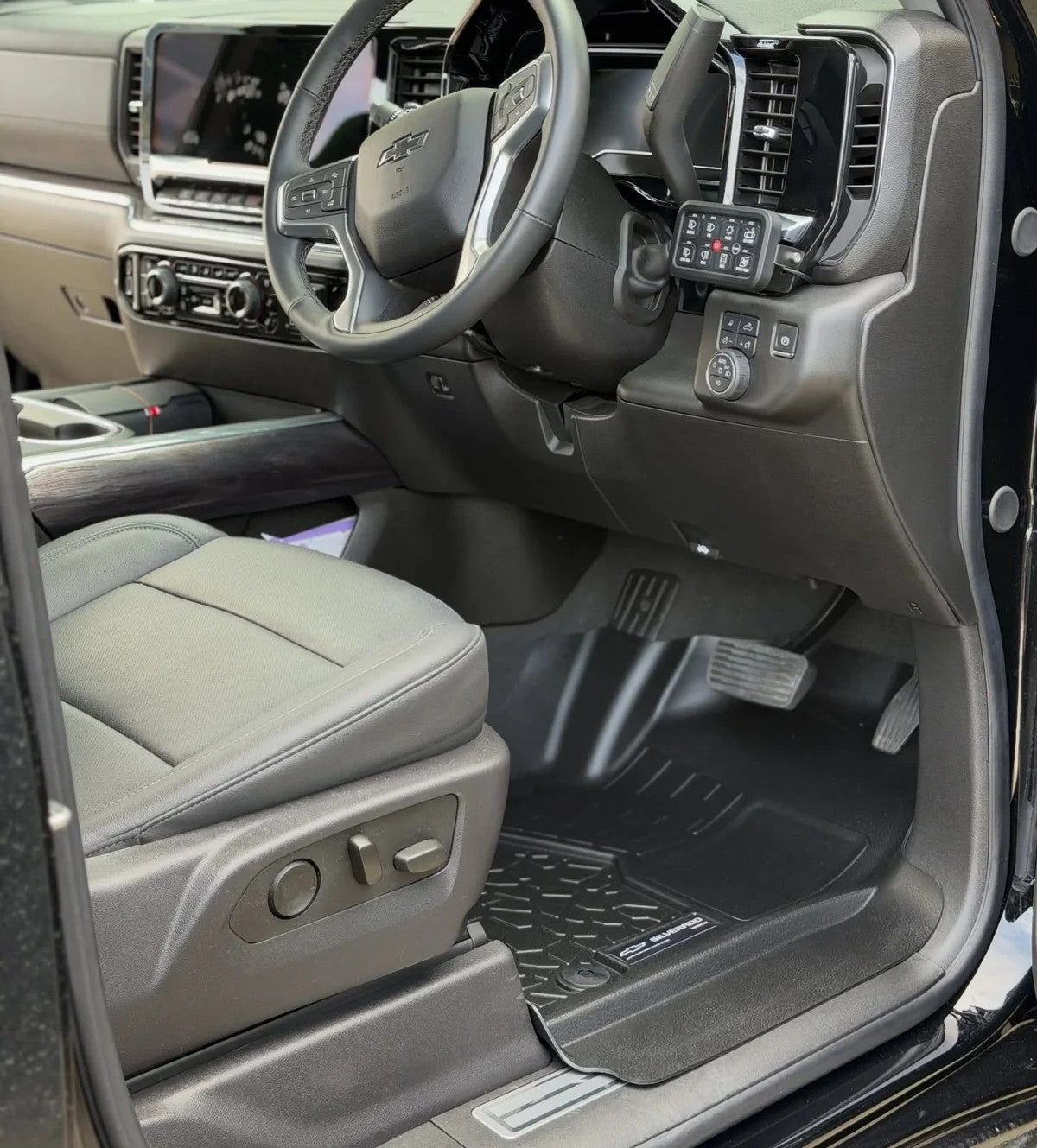 Genuine GMSV Chevrolet 1500 & 2500 Bedrock Front All Weather Floor Mats 2021-On0